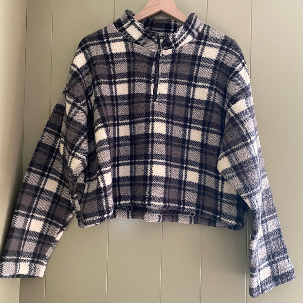 Love Tree Black and Cream Plaid Zip Crop Fleece